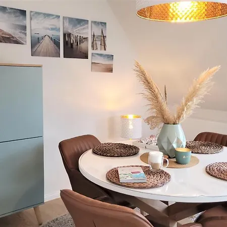 Sonneninsel Wiek Mit Eigener Sauna Und Fahrradgarage Inkl Waeschepaket Apartamento Wiek auf Rügen